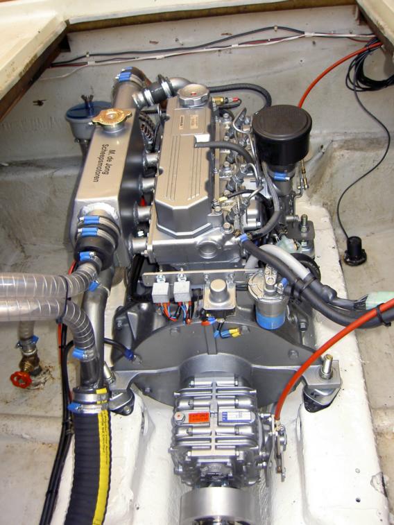 Helios_motor_02.JPG (76182 bytes)